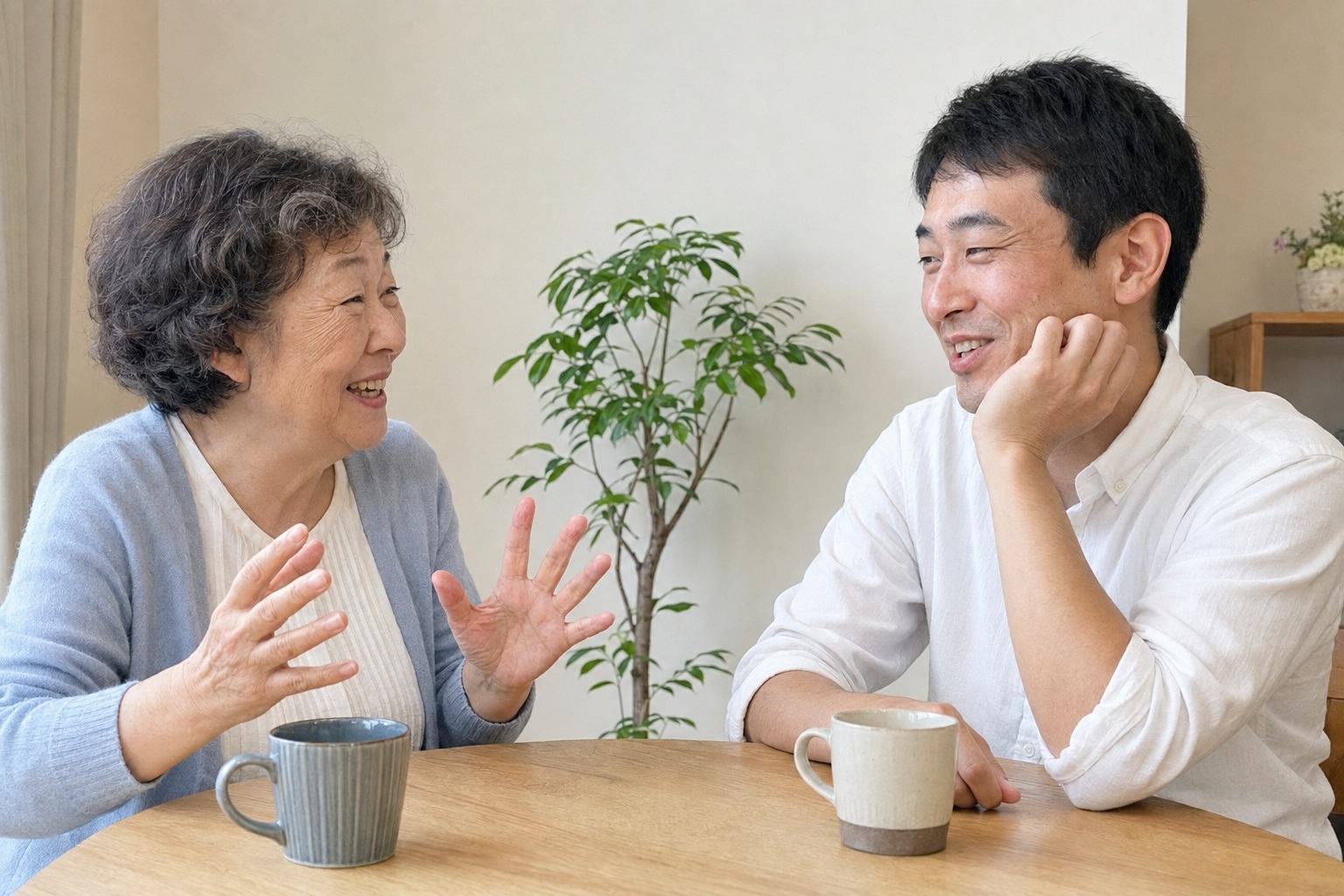 テーブルで向かい合う房子と智也