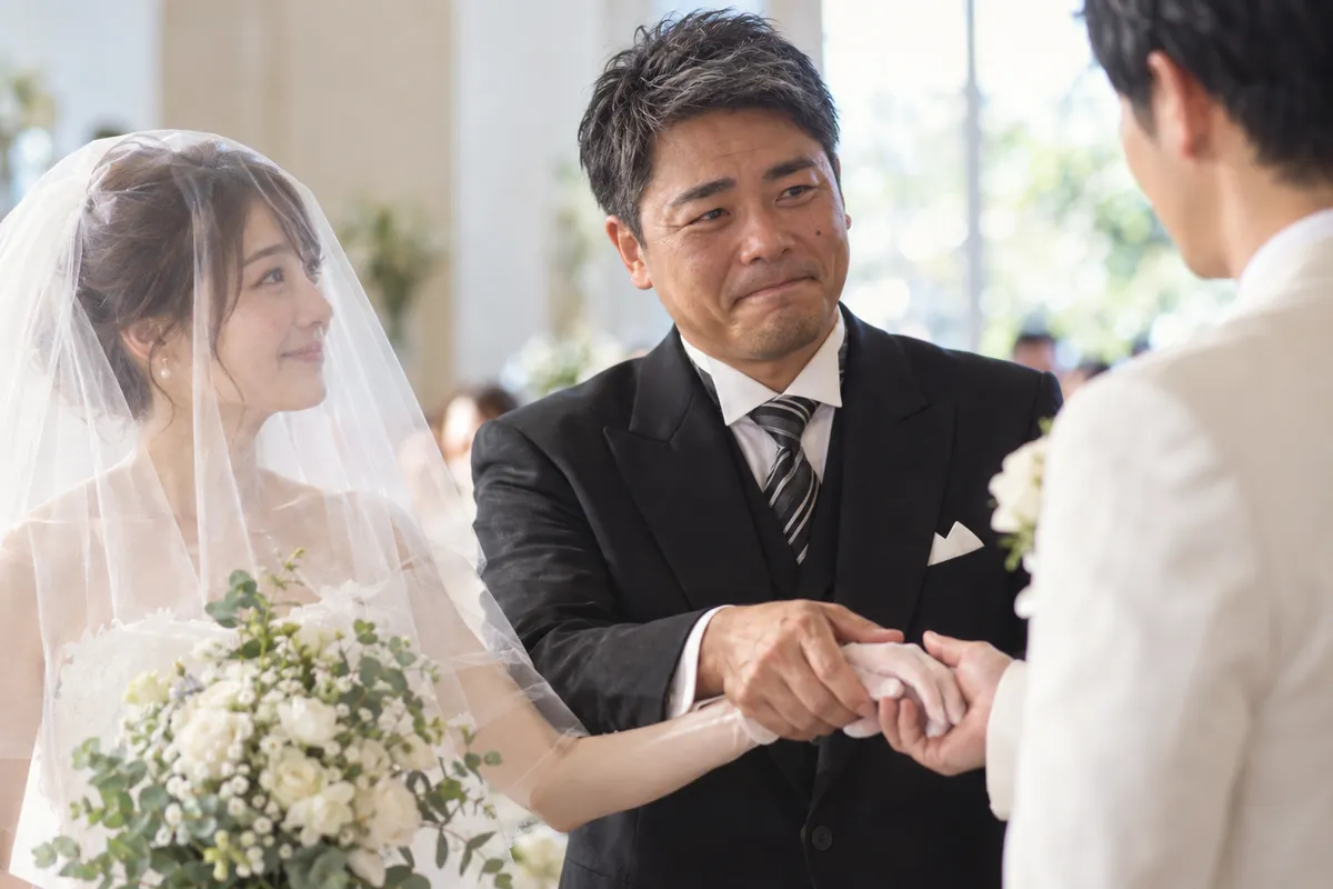 バージンロードで、お父さんが私の手を渡す瞬間